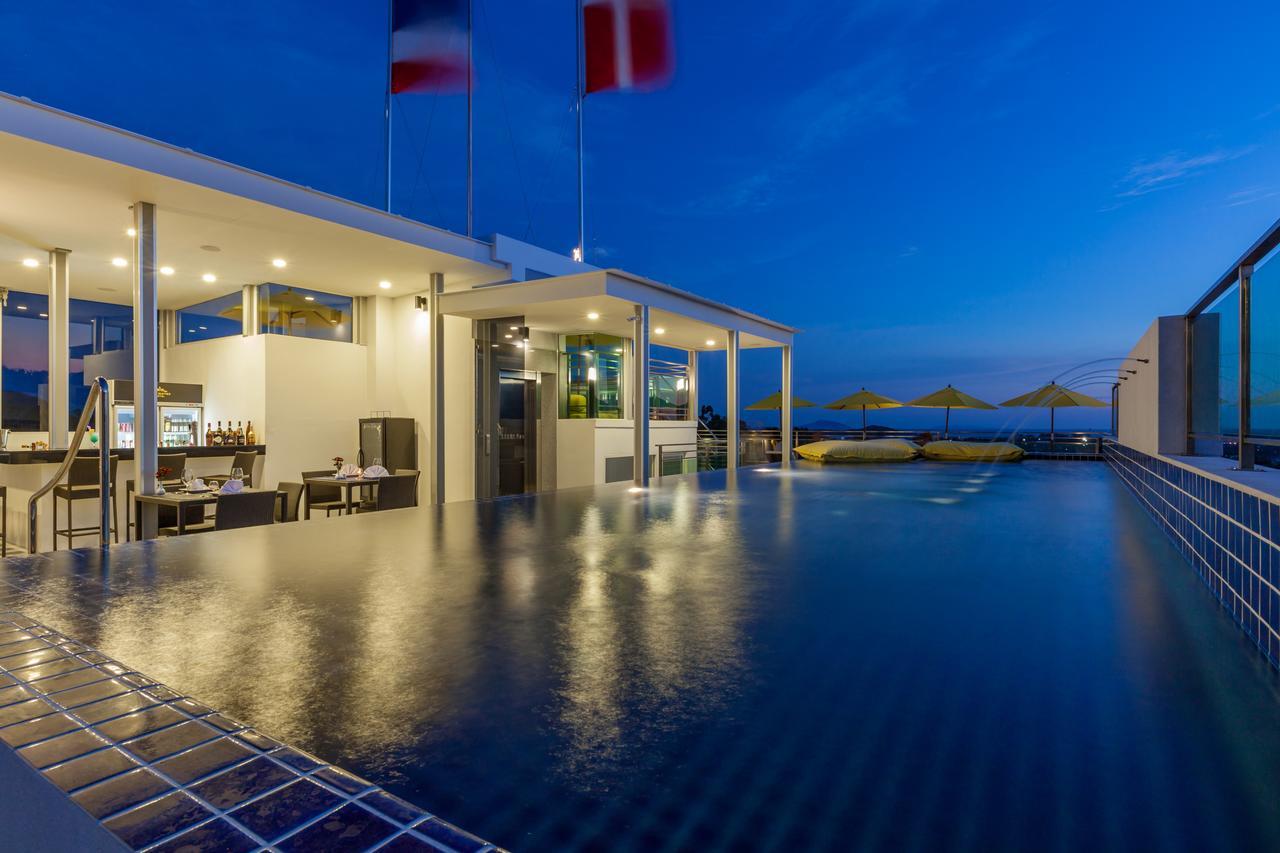 Btr Suites Naiharn Exteriör bild